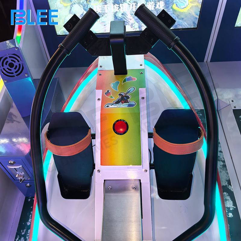 Motion platform detecting subtle body weight shifts for precise virtual rowing control